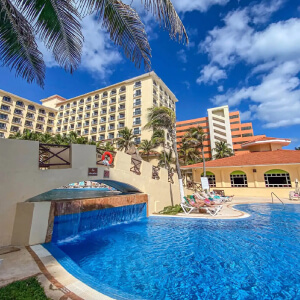 GR Solaris Cancun Pool view