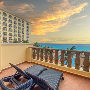GR Solaris cancun room with balcony