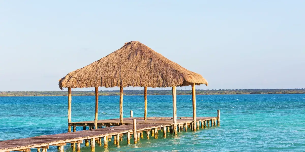 7 Colour lagoon in Cancun - bakalar