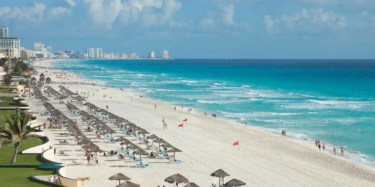 activities for vacationers in cancun beaches