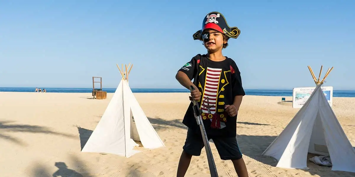 Campamento en la playa de GR Solaris encabezado