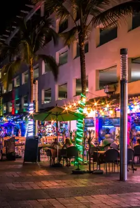 vida nocturna en cancun, restaurantes y bares.