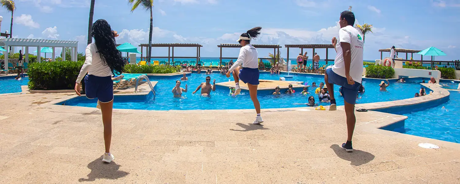 ejercicios aerobicos en la alberca de royal solaris cancun