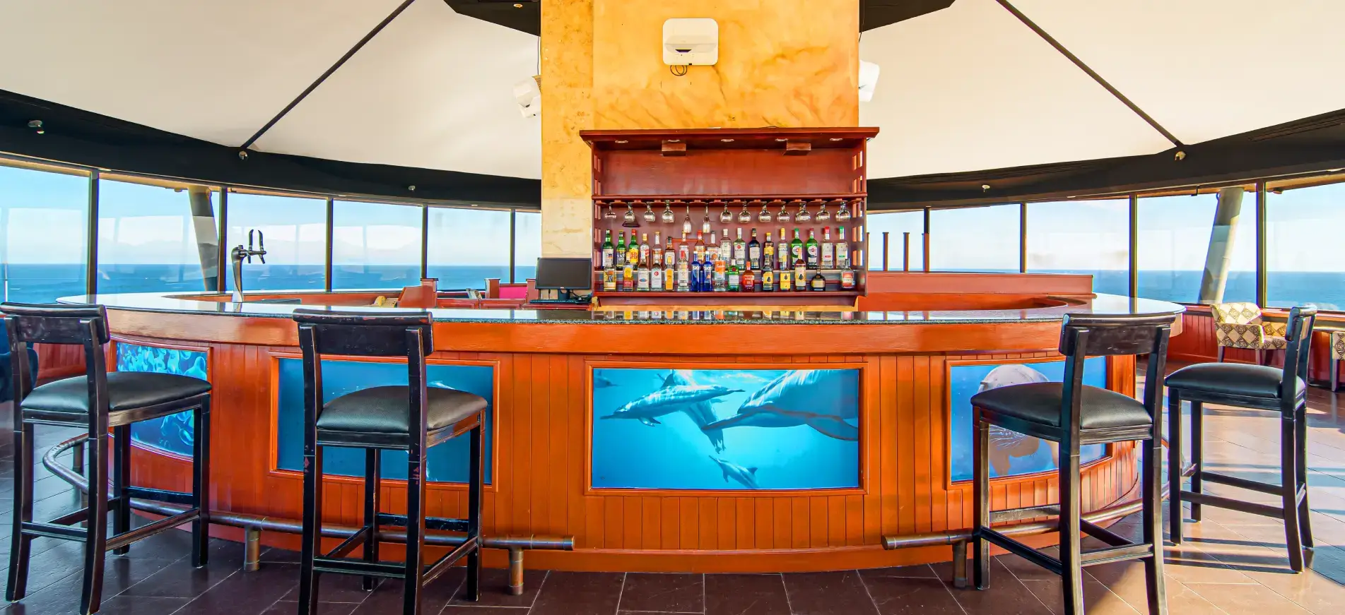 Bars in GR Solaris Lighthouse in Los Cabos