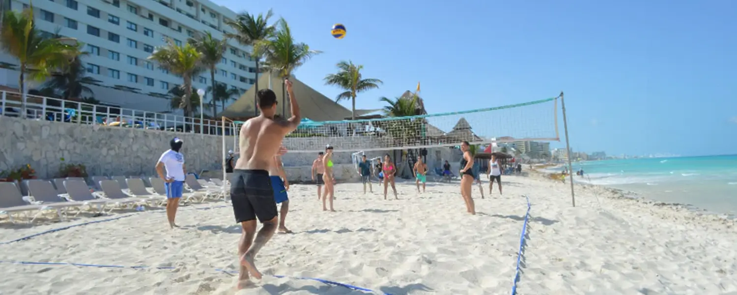 beach volleyball in cacnun